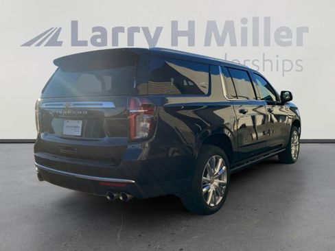 Used 2023 Chevrolet Suburban High Country w/ Premium Package 2 AWD/4WD image 5