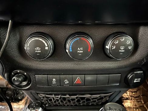 Used 2017 Jeep Wrangler Unlimited Sport w/ Quick Order Package 24S AWD/4WD image 29