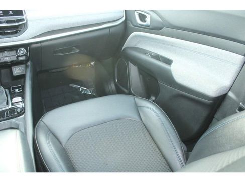 Used 2024 Jeep Compass Latitude image 19