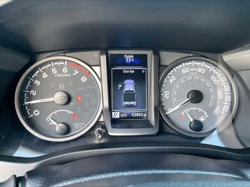 Used 2022 Toyota Tacoma TRD Off-Road image 21