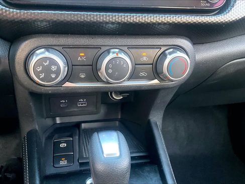 Used 2024 Nissan Kicks SV FWD image 32