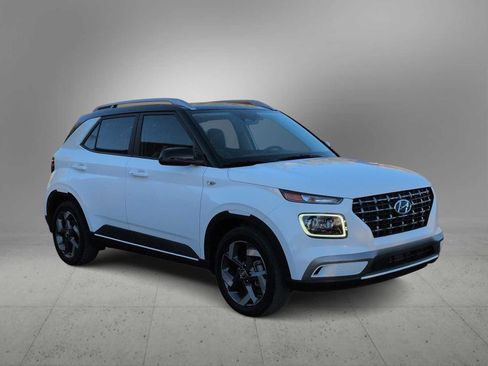New 2025 Hyundai Venue Limited image 2