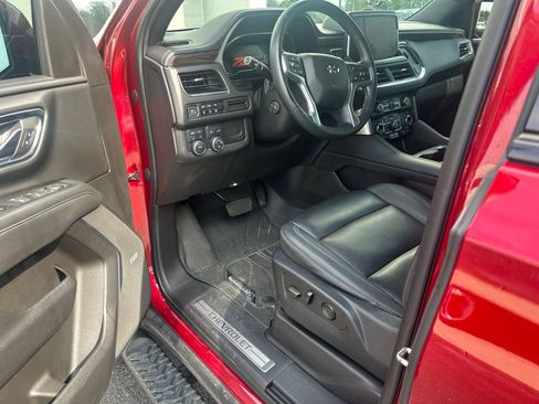 Used 2023 Chevrolet Suburban Z71 w/ Luxury Package AWD/4WD image 17