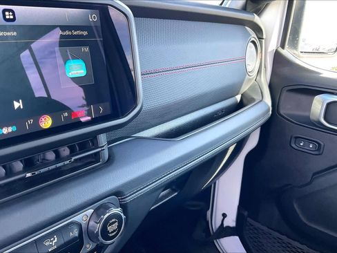 Used 2024 Jeep Wrangler Unlimited Rubicon image 32