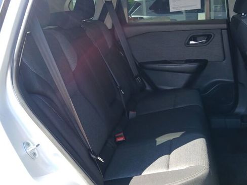 Used 2022 Nissan Rogue SV image 11