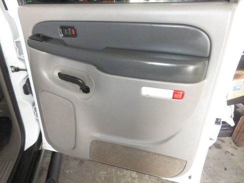 Used 2003 Chevrolet Suburban Z71 AWD/4WD image 28