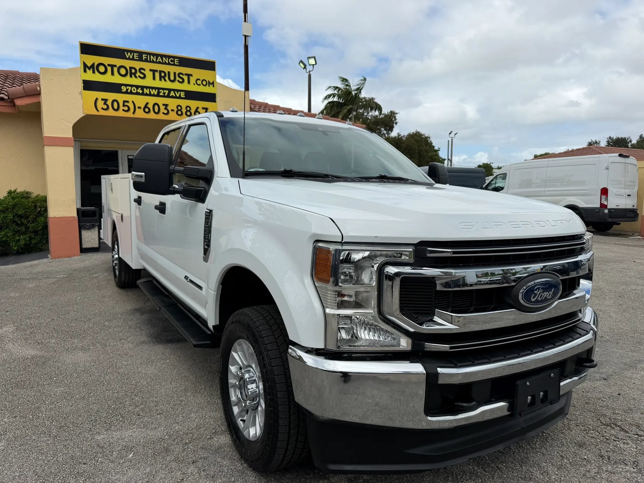 Used 2022 Ford F350 4x4 Crew Cab XLT image 7