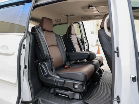 Used 2025 Honda Odyssey Elite image 43