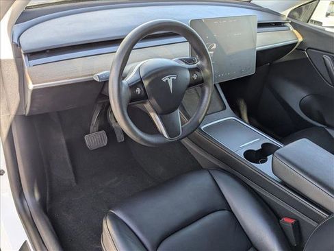 Used 2021 Tesla Model Y Long Range image 10