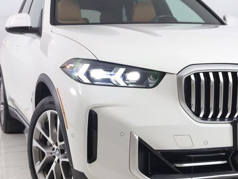 Used 2024 BMW X5 xDrive40i w/ Premium Package AWD/4WD image 18