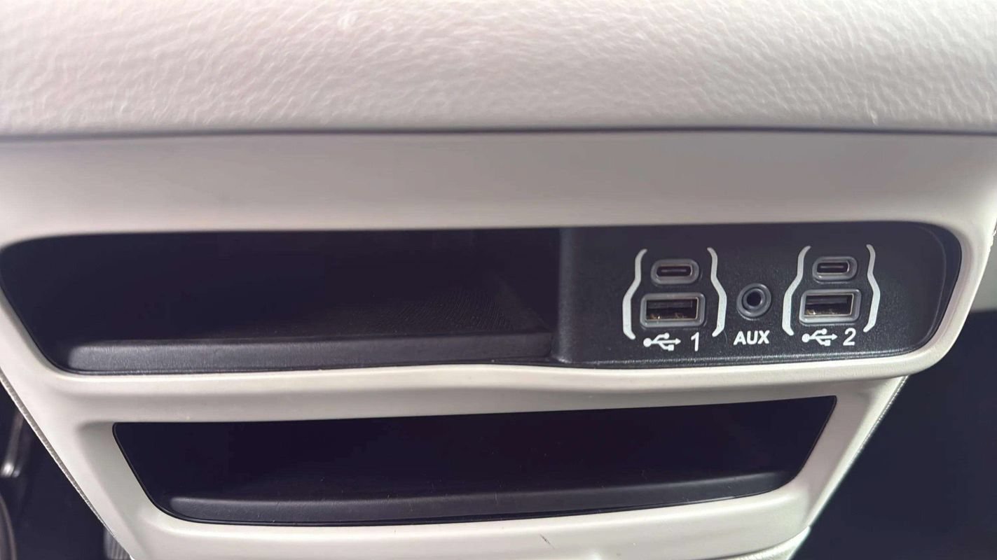 Used 2024 Chrysler Voyager LX FWD image 15