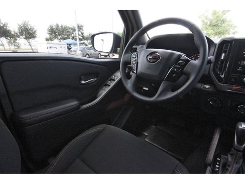 Certified 2025 Nissan Frontier PRO-4X AWD/4WD image 11