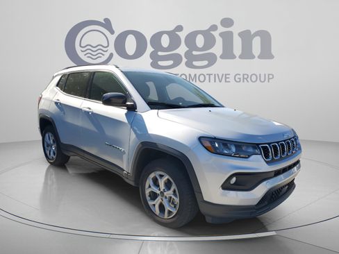 Used 2026 Jeep Compass Latitude AWD/4WD image 4