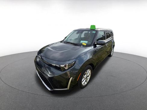 Used 2025 Kia Soul LX w/ LX Technology Package image 4