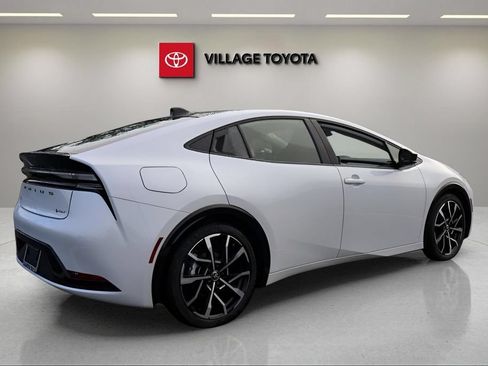 New 2026 Toyota Prius Plug-In Hybrid FWD image 5