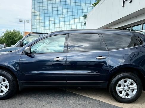 Used 2015 Chevrolet Traverse LS FWD image 3