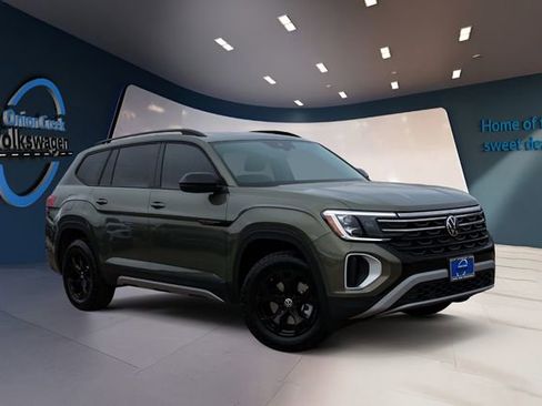 New 2026 Volkswagen Atlas Peak Edition image 2