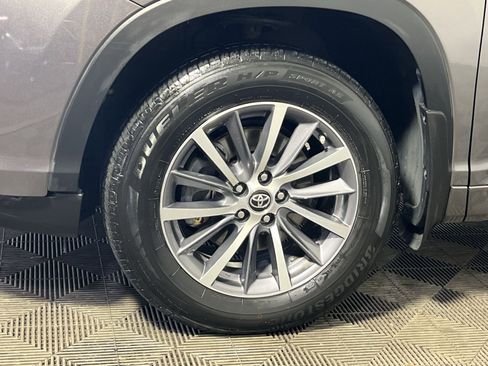 Used 2018 Toyota Highlander XLE image 10