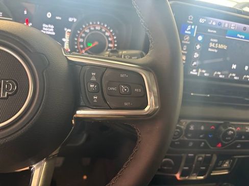 Used 2025 Jeep Wrangler Unlimited Sahara AWD/4WD image 28