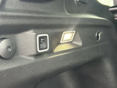 Used 2025 Jeep Grand Cherokee L Laredo w/ Luxury Tech Group I image 8