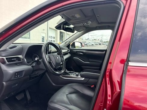 Used 2021 Toyota Highlander Limited AWD/4WD image 10
