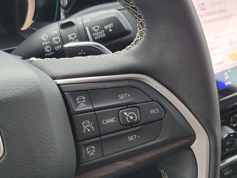 Used 2023 Jeep Grand Cherokee 4WD 4xe image 12