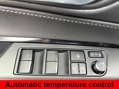 Used 2021 Toyota Venza LE w/ Carpet Mat Package (TMS) AWD/4WD image 16