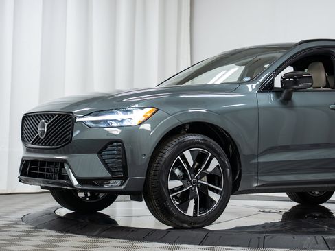 New 2026 Volvo XC60 B5 Plus w/ Climate Package image 25