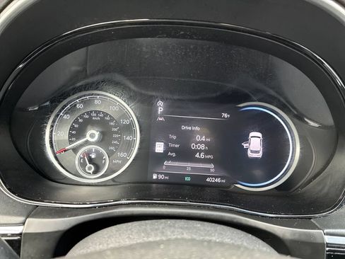 Used 2025 Genesis GV70 2.5T AWD/4WD image 16