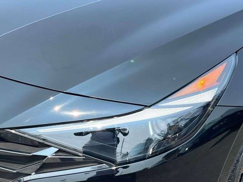 Certified 2023 Hyundai Elantra Limited w/ Preferred Accessory Package FWD image 9