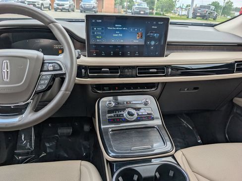 Used 2022 Lincoln Nautilus Reserve AWD/4WD image 19