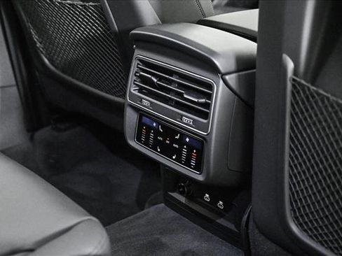 Certified 2025 Audi Q7 2.0T Premium Plus image 18