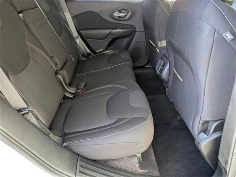 Certified 2017 Jeep Cherokee Latitude w/ Comfort/Convenience Group image 34