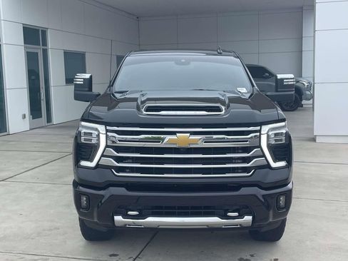 Used 2024 Chevrolet Silverado 2500 High Country AWD/4WD image 3