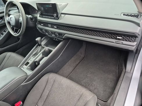 Used 2025 Honda Accord SE image 31