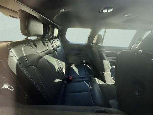 Used 2024 Jeep Grand Cherokee L Limited w/ Luxury Tech Group II image 9