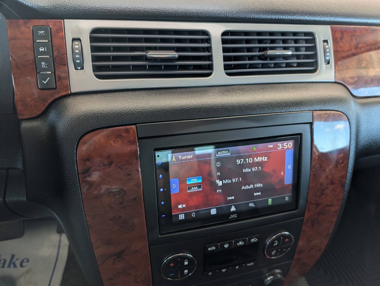 Used 2013 Chevrolet Avalanche LTZ AWD/4WD image 23