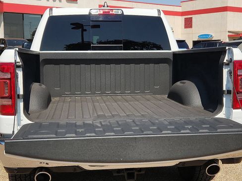 Used 2022 RAM 1500 Laramie AWD/4WD image 11