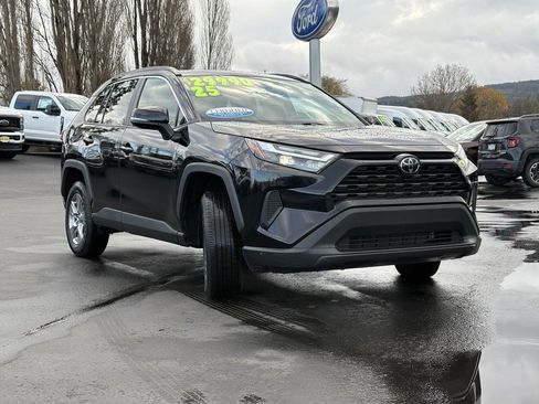 Used 2025 Toyota RAV4 XLE image 3