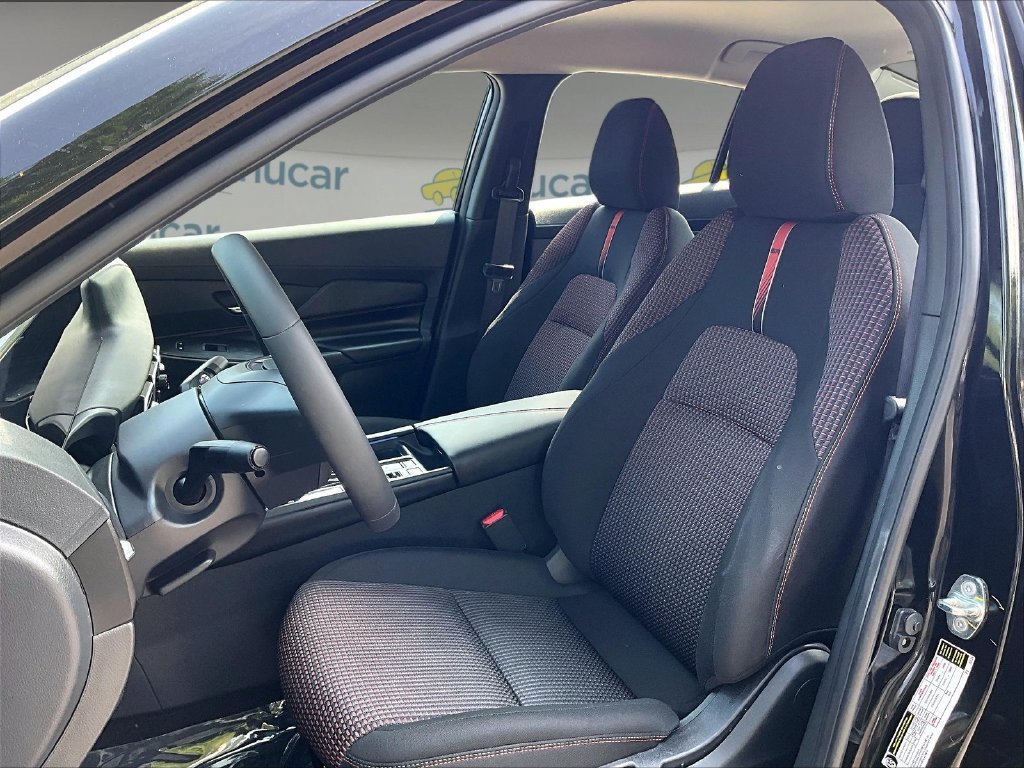 Used 2026 Nissan Sentra SR w/ Floor Mat Package FWD image 10