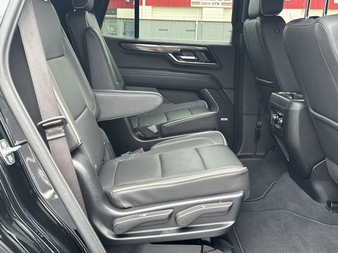 Used 2025 GMC Yukon Elevation RWD image 13