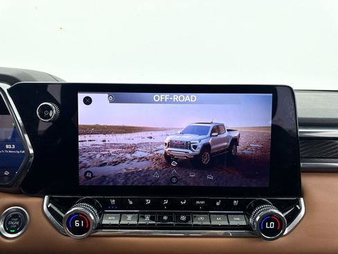 Used 2024 GMC Canyon AT4 w/ AT4 Premium Package AWD/4WD image 10
