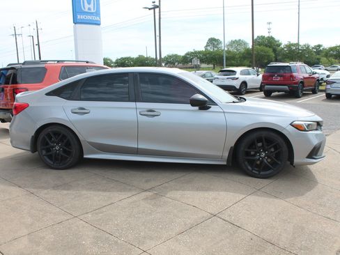 Used 2022 Honda Civic Sport image 3