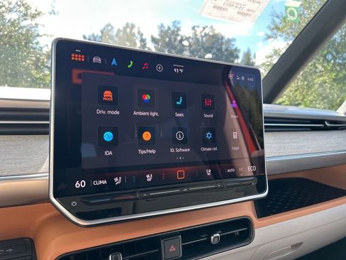 New 2025 Volkswagen ID. Buzz Pro S Plus image 27