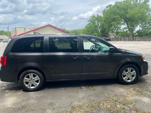 Used 2019 Dodge Grand Caravan SXT FWD image 6