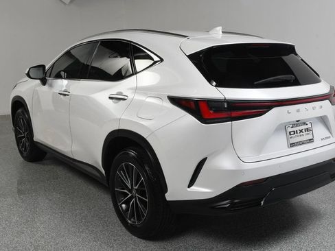 Used 2025 Lexus NX 250 FWD w/ Towing Package (2000 Lbs) image 9