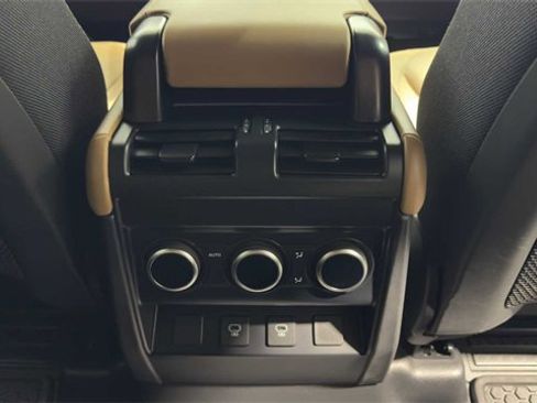 Used 2025 Land Rover Defender 110 V8 image 18