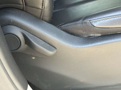 Used 2023 Chrysler Pacifica Touring-L FWD image 27