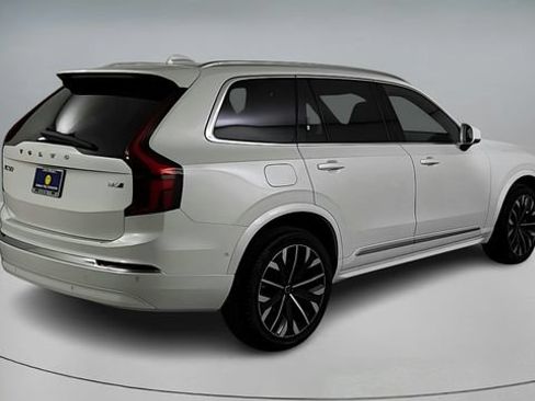 Certified 2026 Volvo XC90 B6 Plus w/ Protection Package Premier AWD/4WD image 4