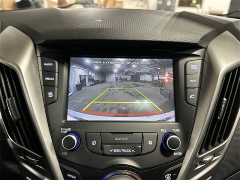 Used 2017 Hyundai Veloster Value Edition image 28